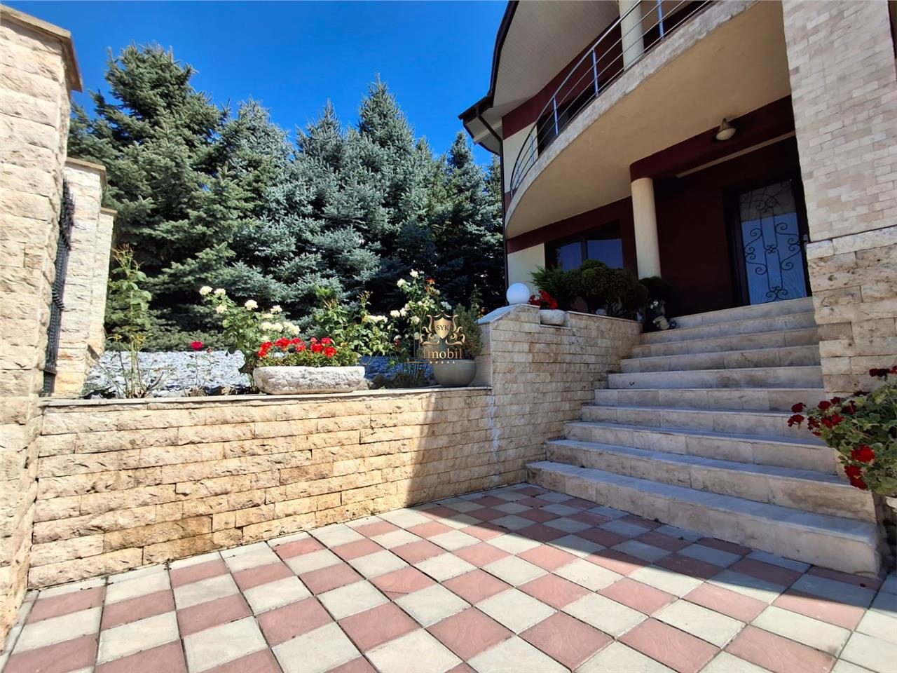 Vila eleganta -  proiect deosebit crama garaj sala de fitnes foisor si 825m teren Plopii fara sot Bucium. - Iasi