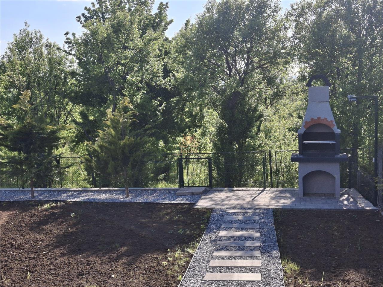 Vila de Lux cu Semineu si gratar zidit in curte- BARNOVA  mutare imediata! - Iasi