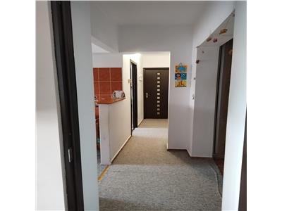 Apartament 3 camere spatios cu loc de depozitare boxa loc de parcare Frumoasa! Zona linistita!