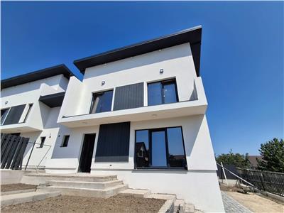 Vila moderna tip duplex  Bucium Visani la asfalt.Mutare rapida!  tva inclus. 

