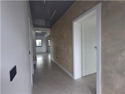 Vila model deosebit - 3 placi -5 camere -dresing- 3 bai Bucium Barnova. Rest de plata.Mutare imediata.